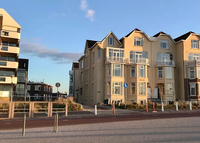 Sea View Scheveningen * האג